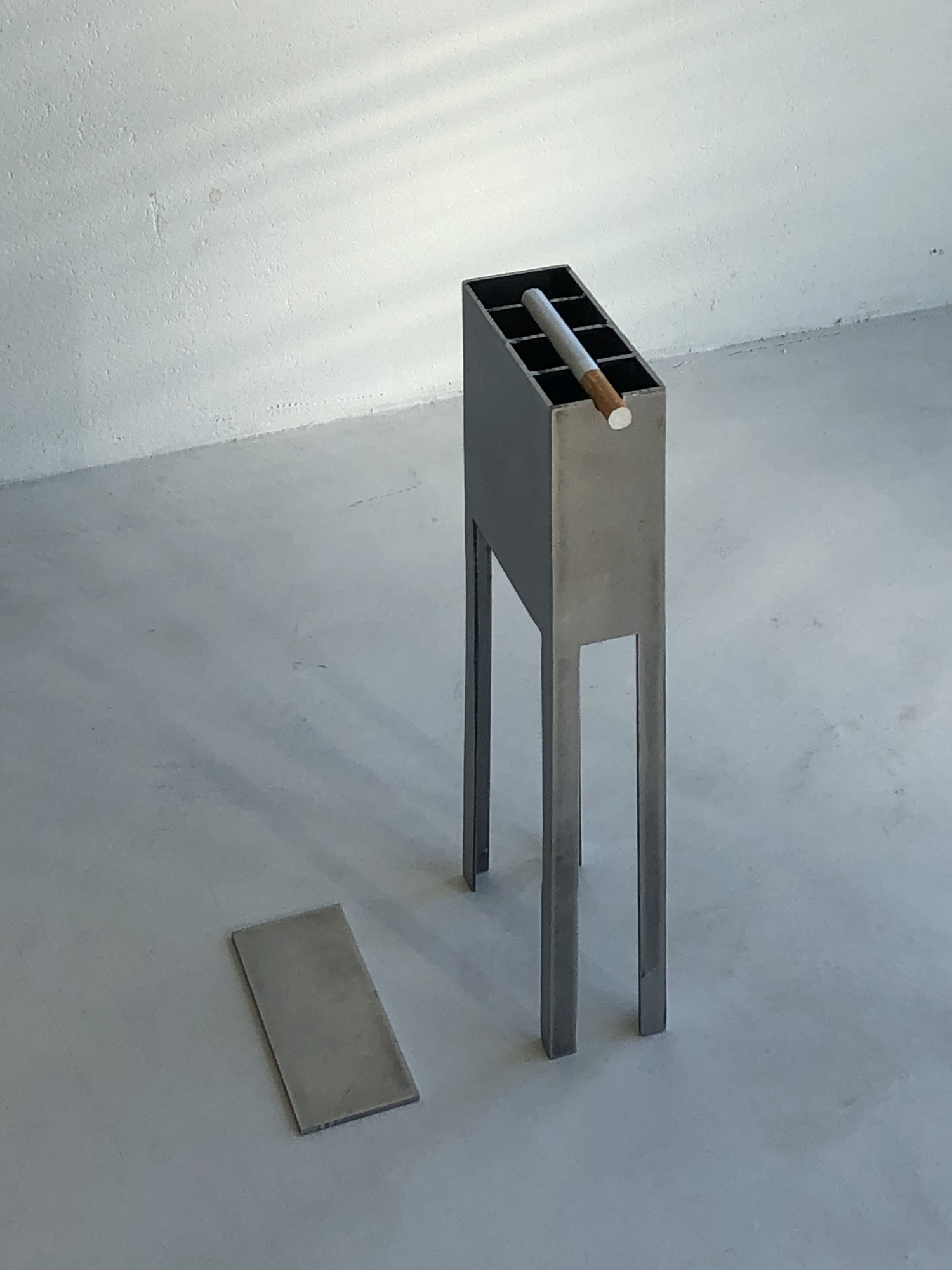 Современная дизайнерская пепельница из нержавеющей стали die Ruhe, арт-объект Наташи Львовой