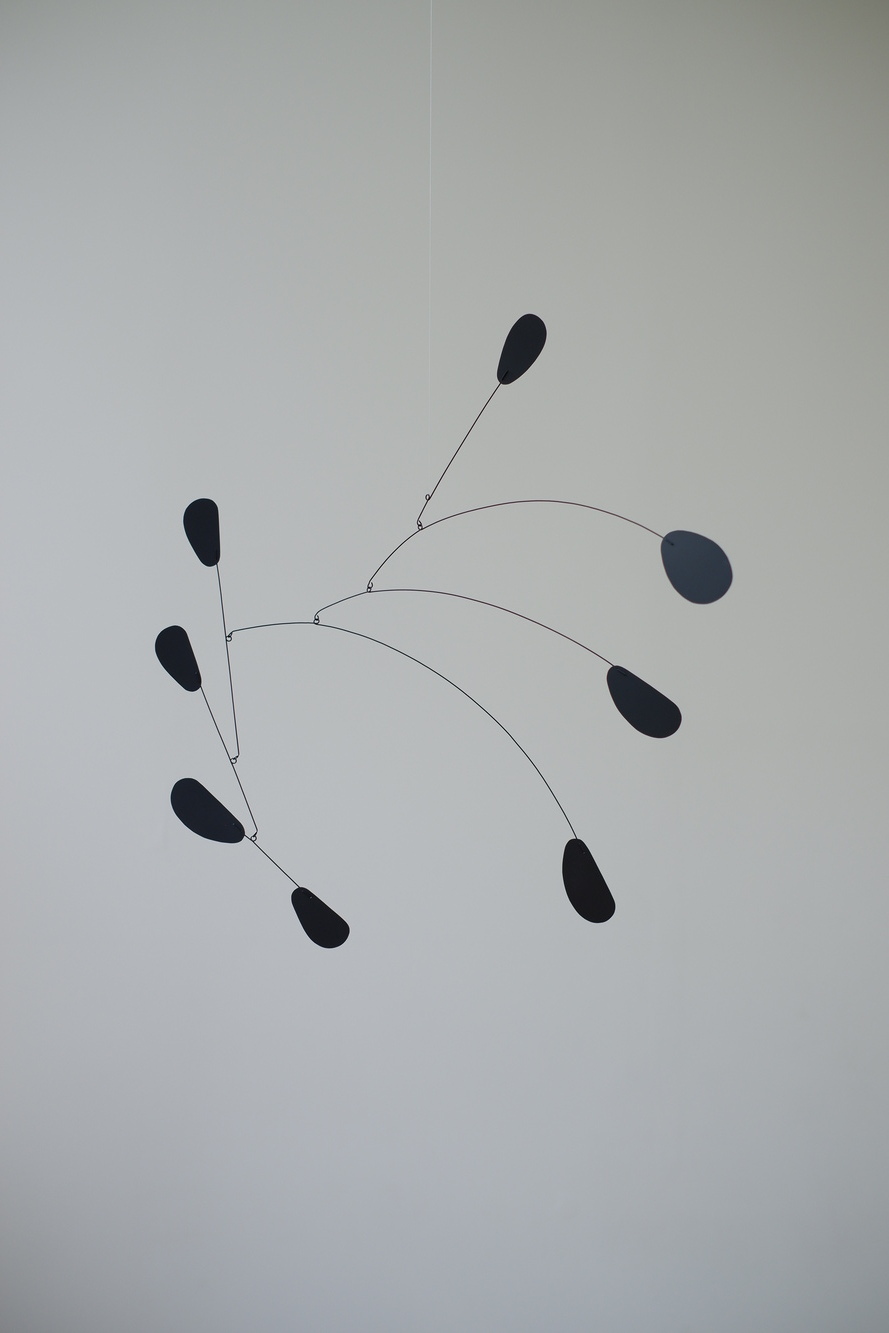 Кинетическая скульптура Black из стали, современное искусство, минималистичный мобиль