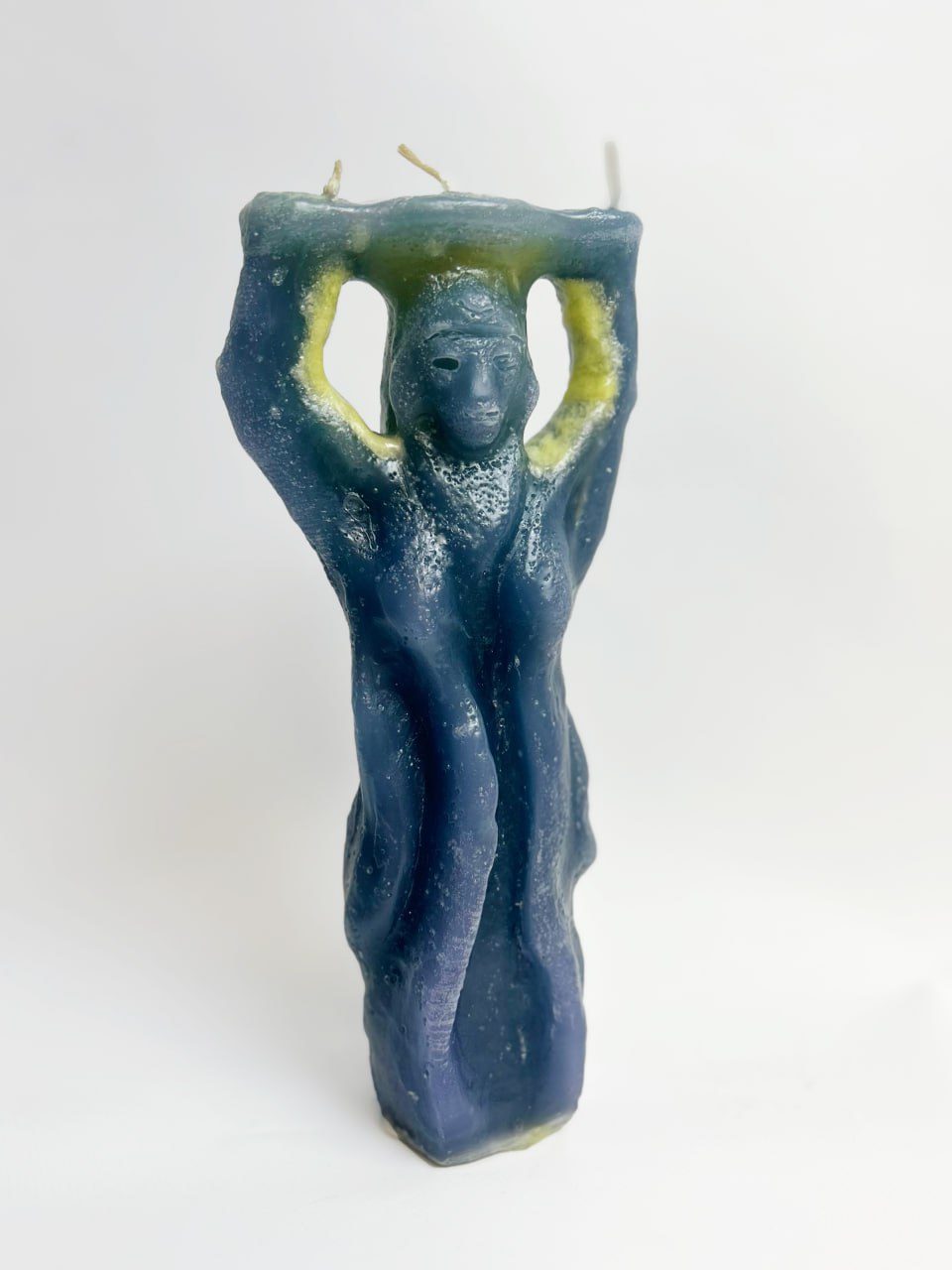 Свеча «Либертас» с фигурой женщины внутри, парафин, синий декор ручной работы, Юля Гольдман
