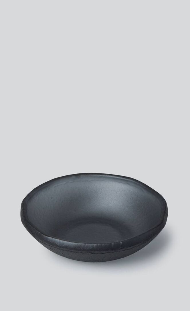 Пиала «Stone 18» Solid Water – чёрная стеклянная пиала, современная посуда ручной работы, минималистичный дизайн.