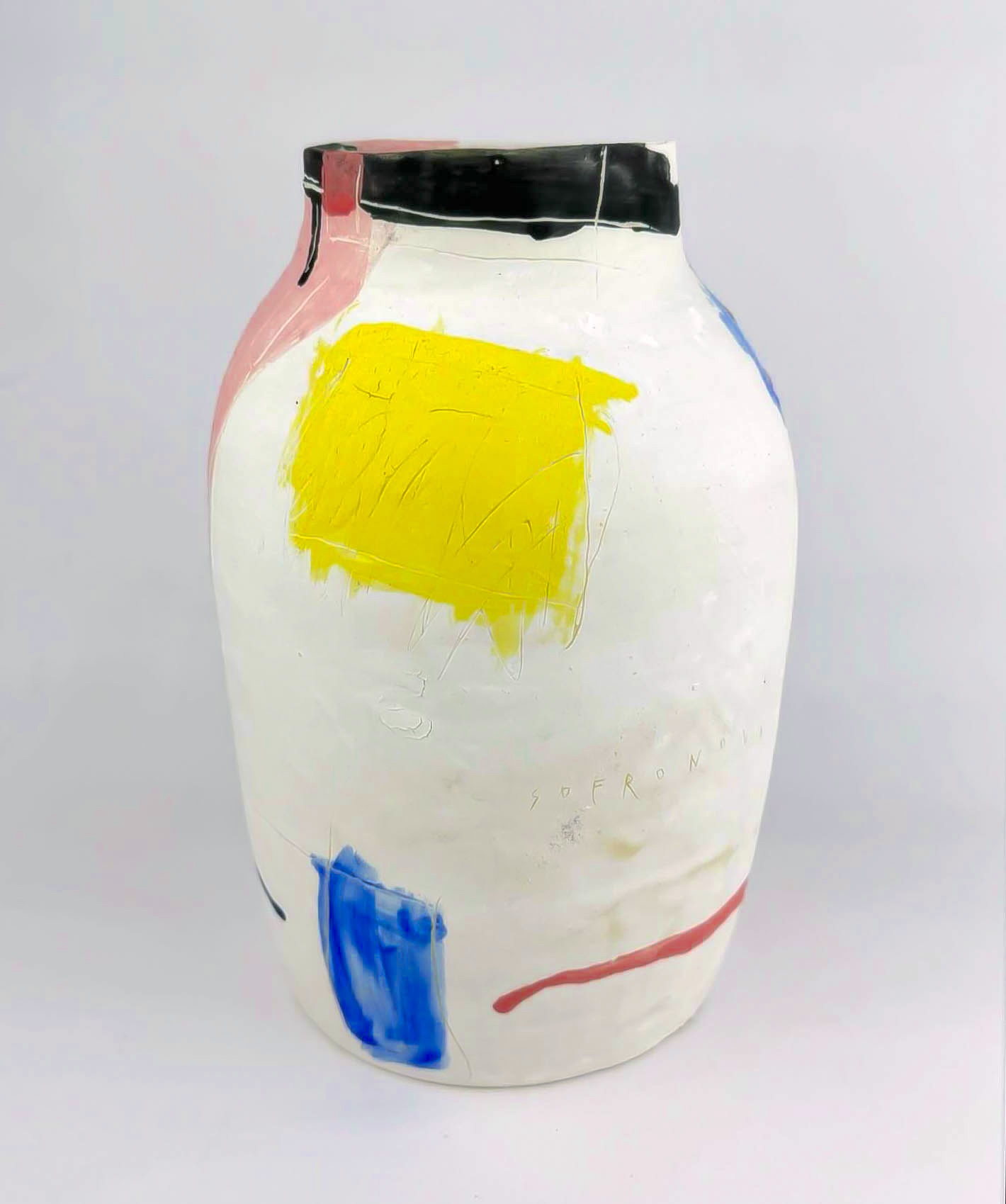 Ваза YELLOW SQUARE vase Мария Софронова — керамическая ваза с глазурью, белая с ярким желтым квадратом, синими и красными мазками, Россия, 2024.