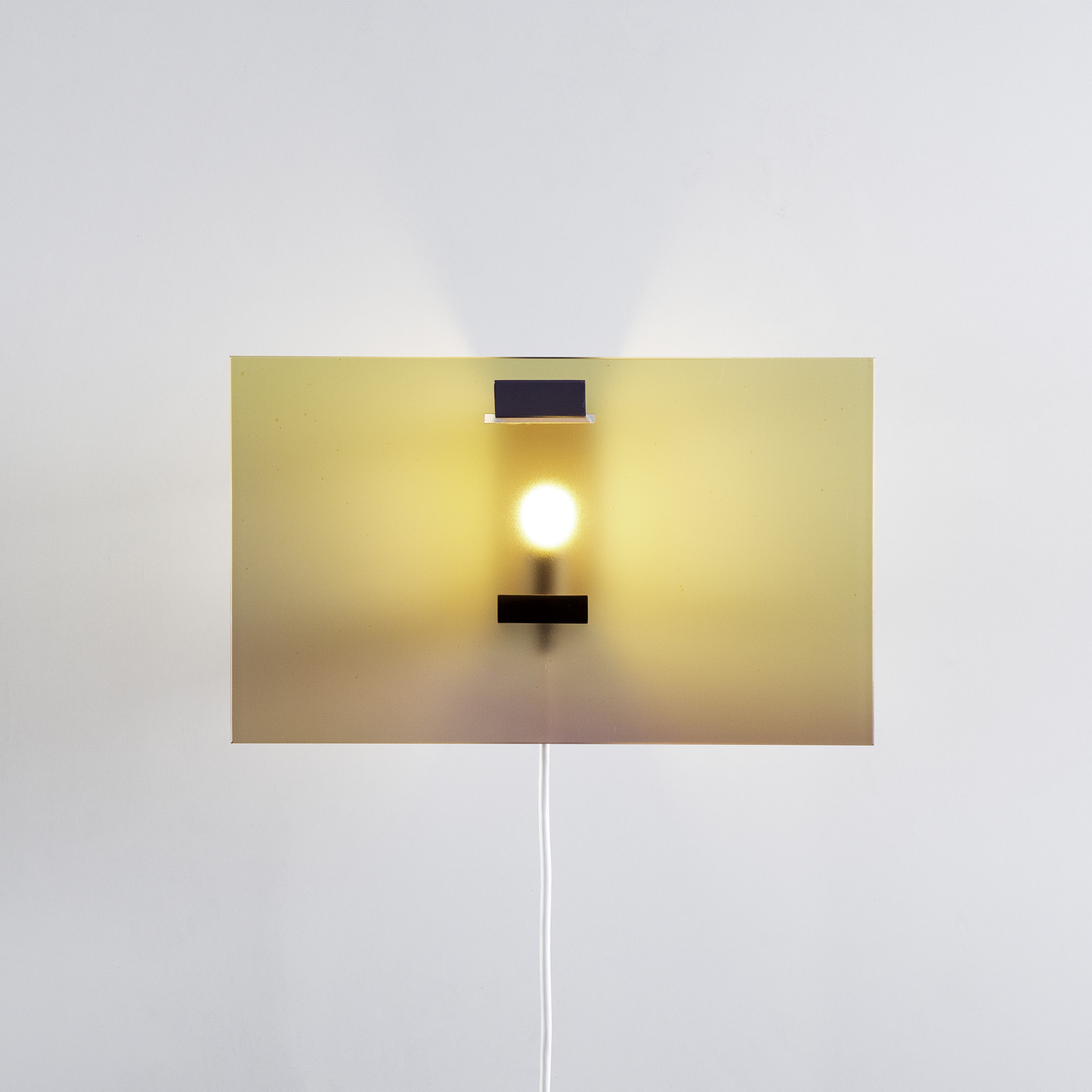 Горизонтальный настенный бра из золотистого стекла, дизайнерский светильник Swop в стиле минимализм