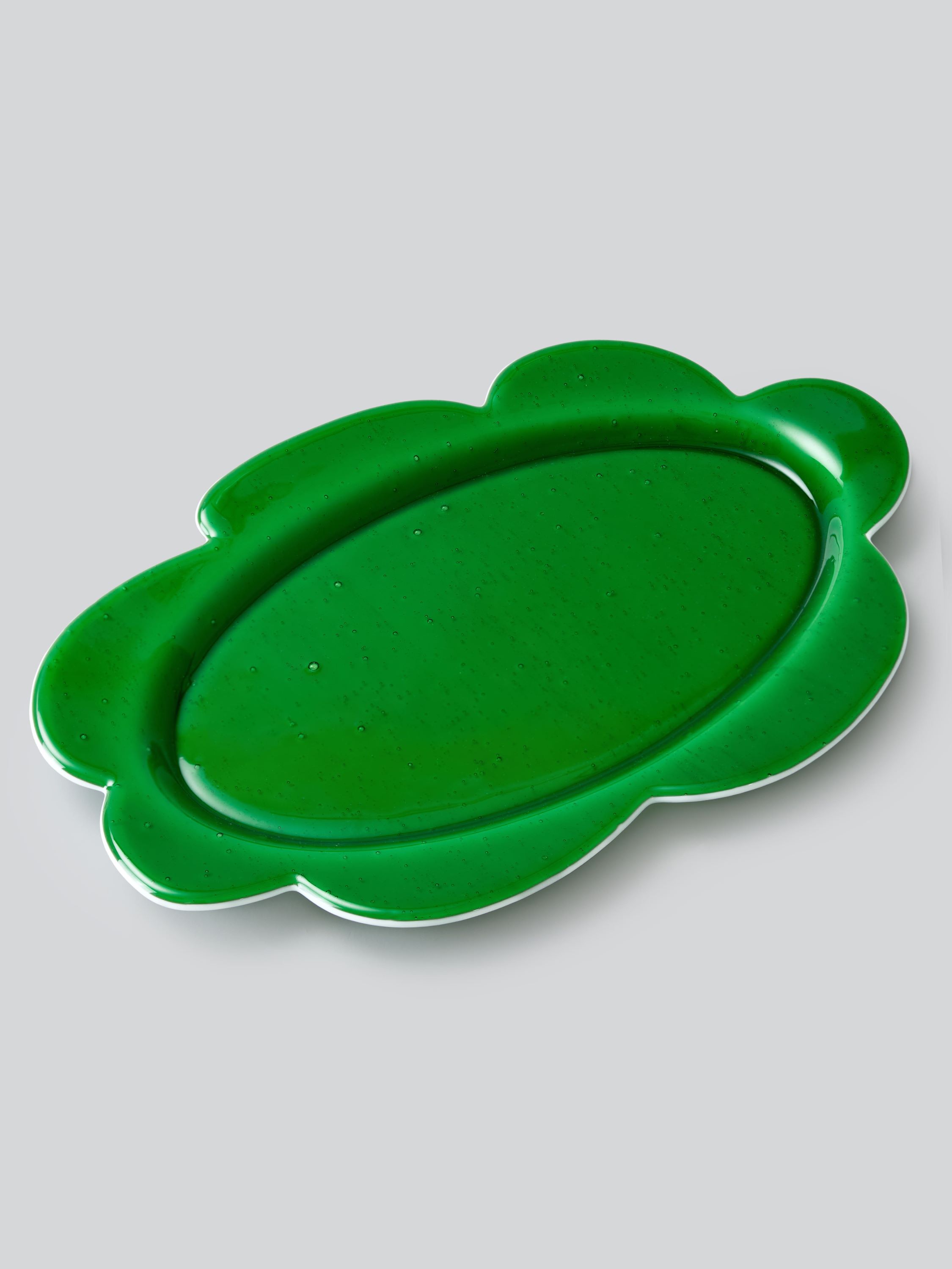 Большое овальное блюдо Flora из зелёного стекла, цветочная форма, дизайнерская сервировка, 2025