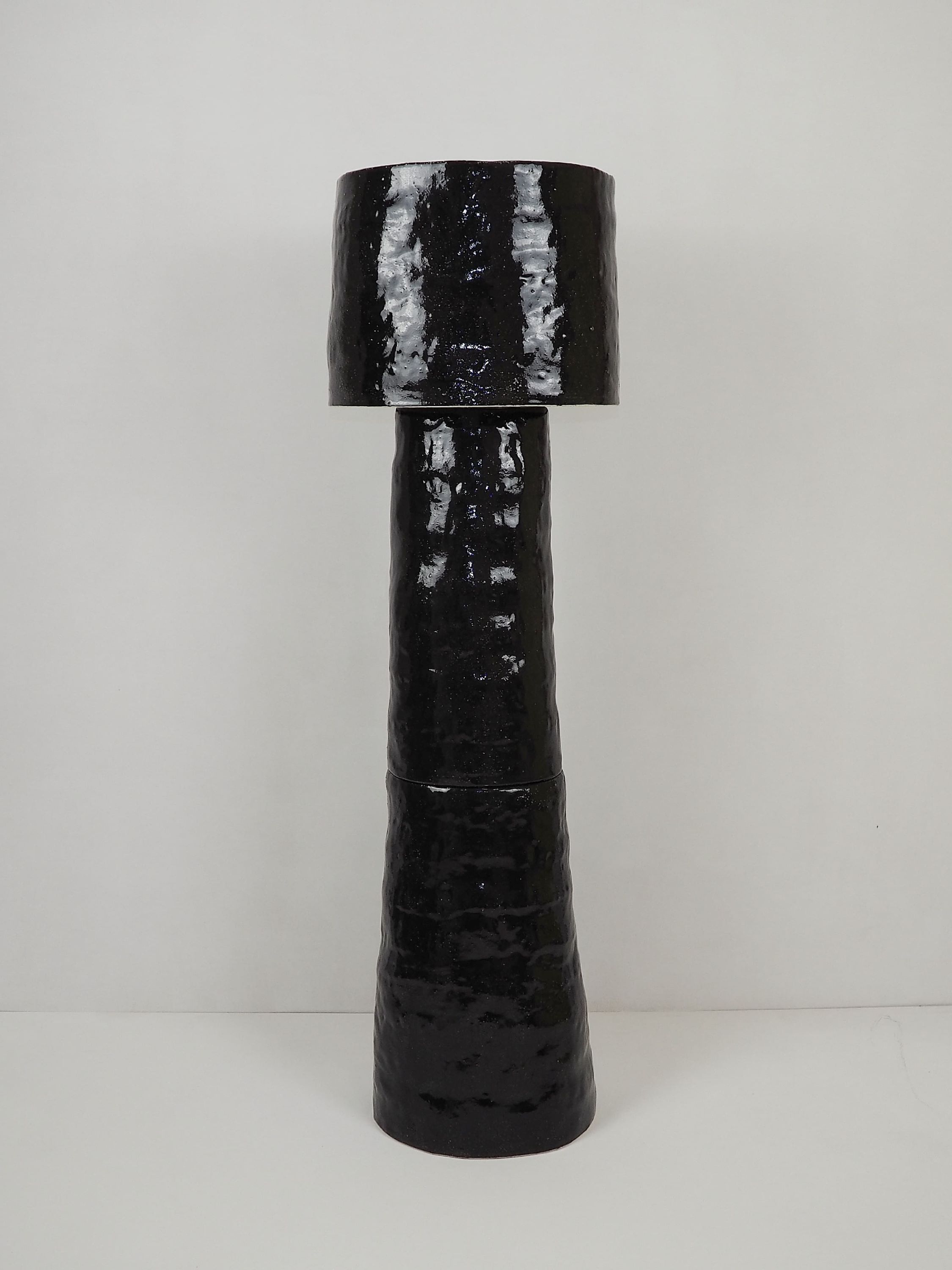 Торшер BLACK WATER #1, черная глазурованная каменная масса и металл, дизайнерский светильник, 2024