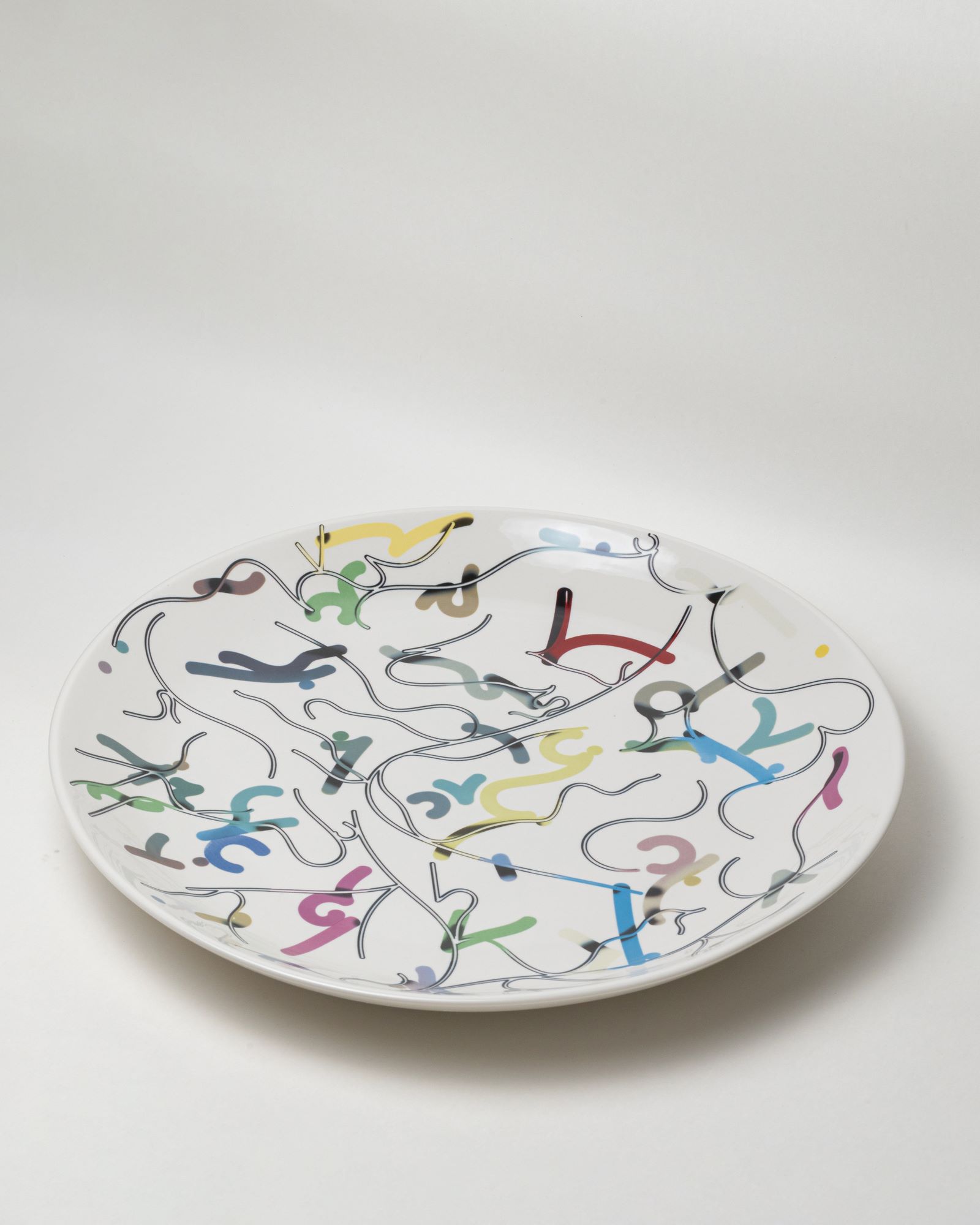 Фарфоровая тарелка с линиями и графикой SAMPLE x Саша Посох, коллекция 2024, Ø35 см