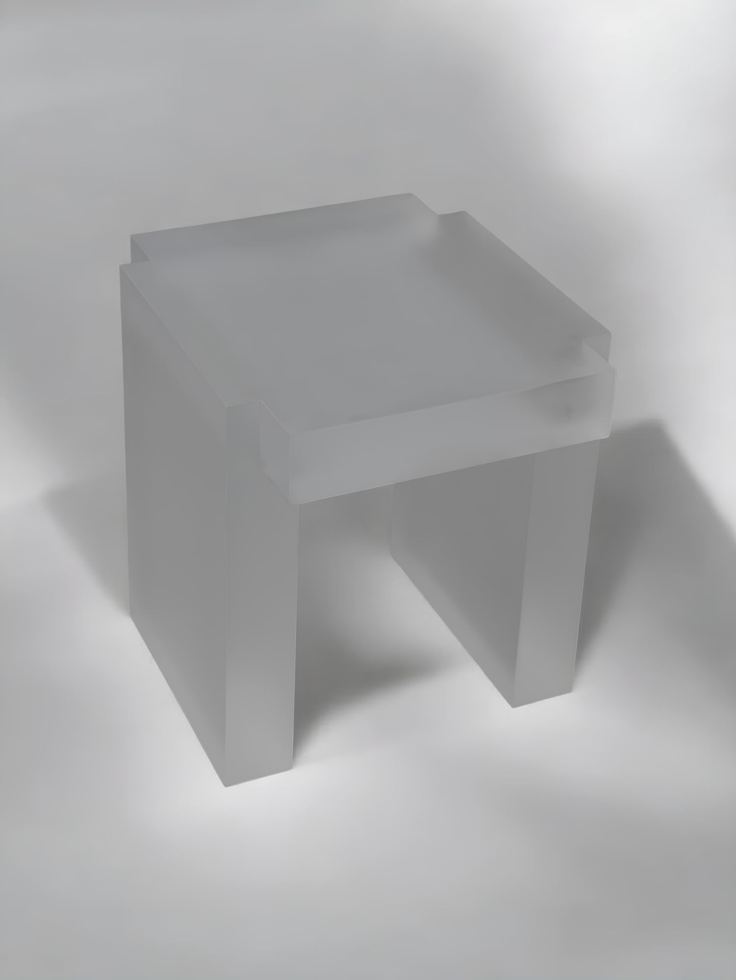 Табурет Sit Saga — прозрачный стеклянный табурет, современный минималистичный дизайн, 2024