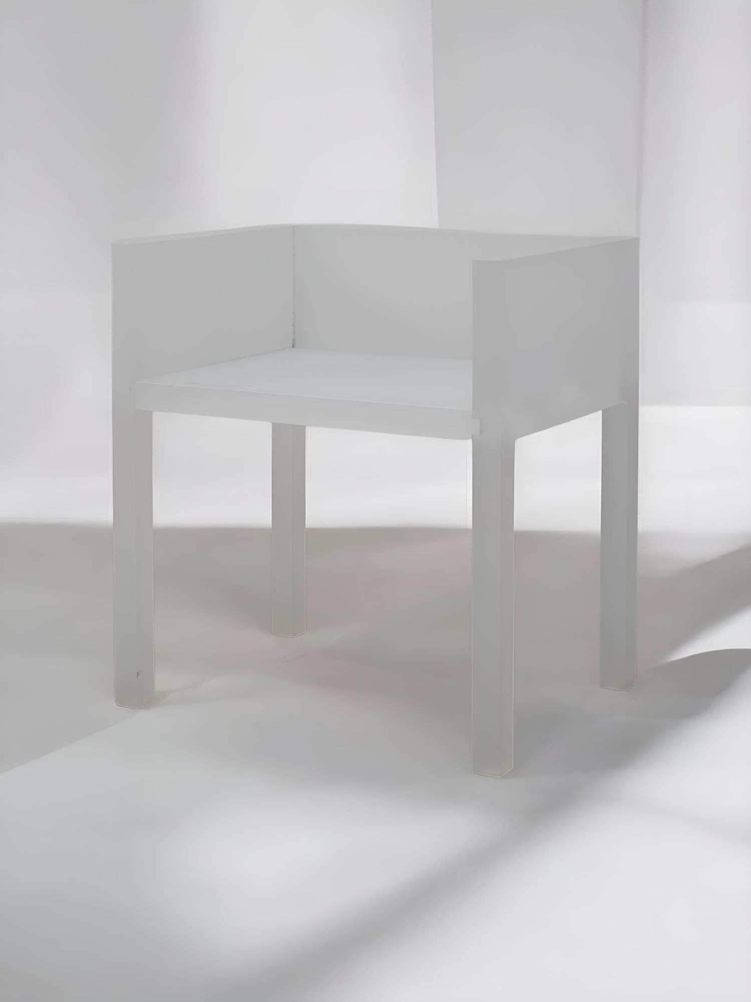 Стул Tron Saga — дизайнерский стул из стекла в стиле минимализм, современный интерьер, 2024