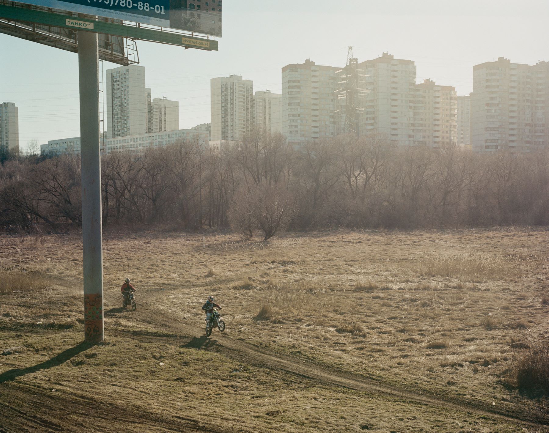 Москва, район Митино — авторская фотография Леонида Сорокина, городские окраины и мотоциклисты, C-print, 2013