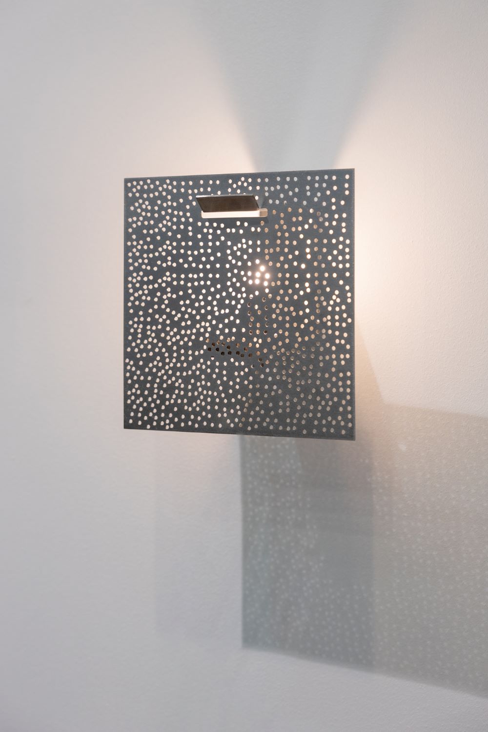 Современный настенный светильник из нержавеющей стали с перфорацией, дизайнерский бра Swop 2023