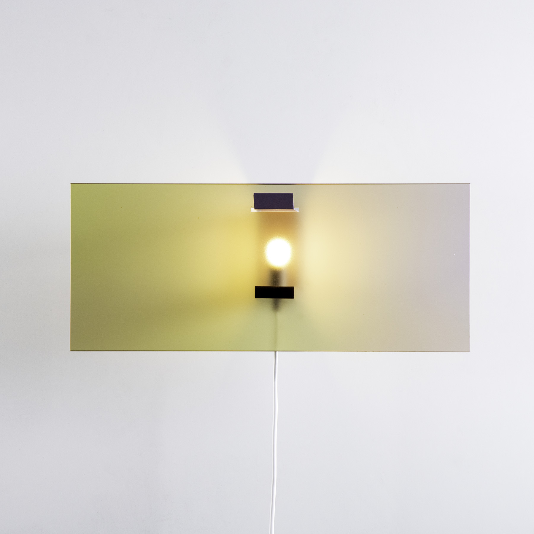 Современное бра из матового стекла и стали с лампой по центру, дизайнерский светильник от Saga 2023