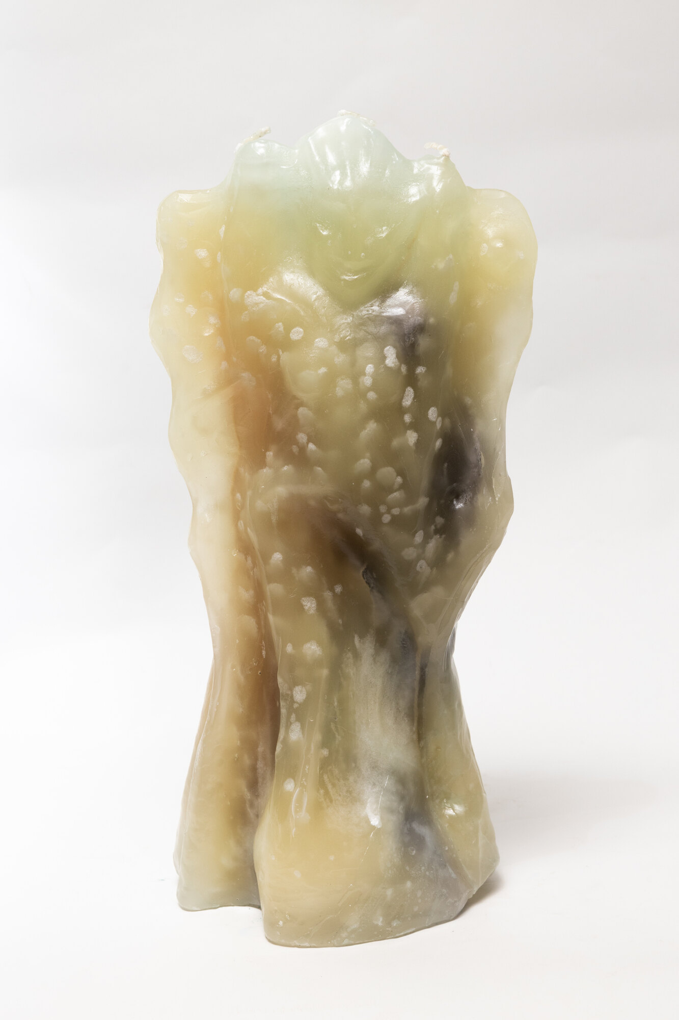 Скульптурная свеча Скади высотой 40 см из парафина и гипса, автор Юля Гольдман, Россия, 2022 год