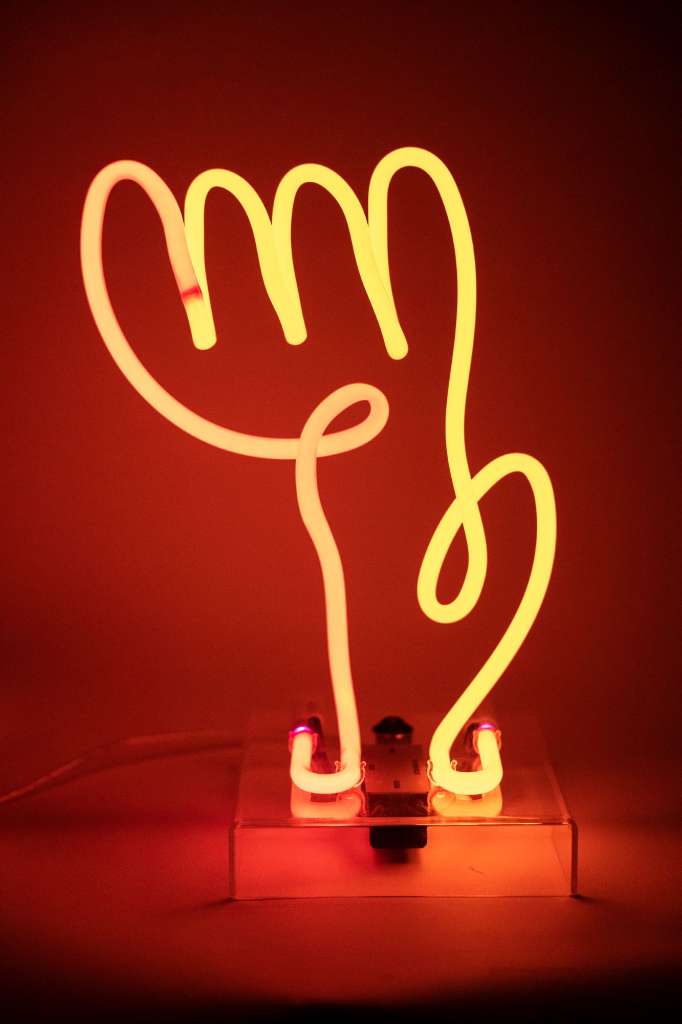 Оранжево-жёлтый неоновый светильник 