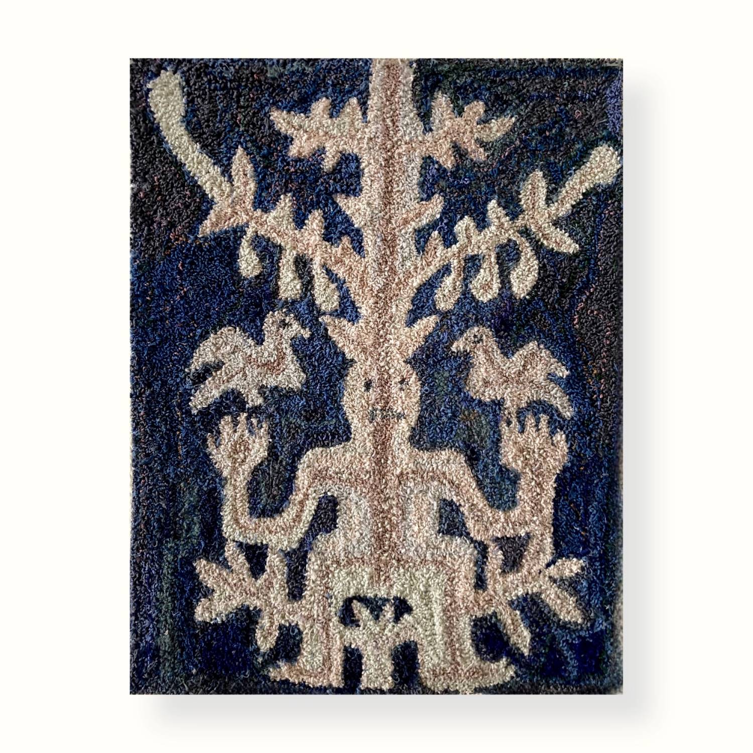 Художественный ковер с изображением человека, превращающегося в дерево, автор Полина Долгая, Россия, 2023 год