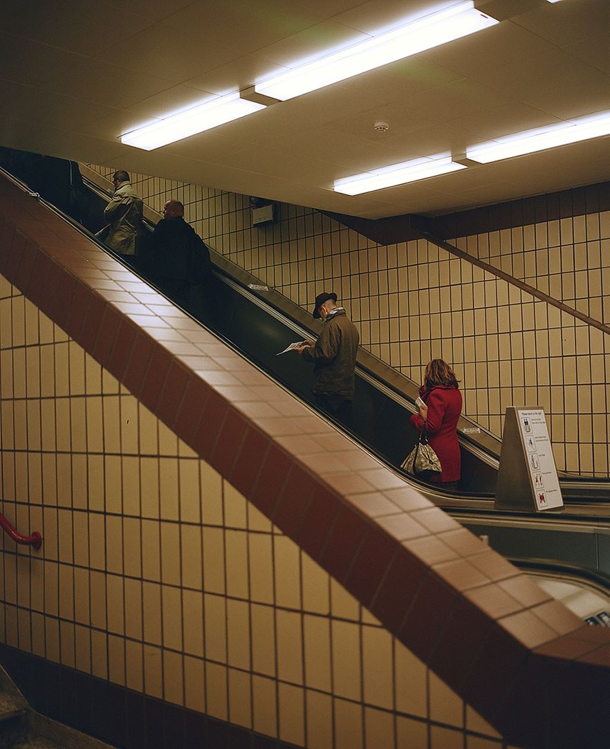 Люди на эскалаторе в лондонском метро – фото Сорокина, 2014