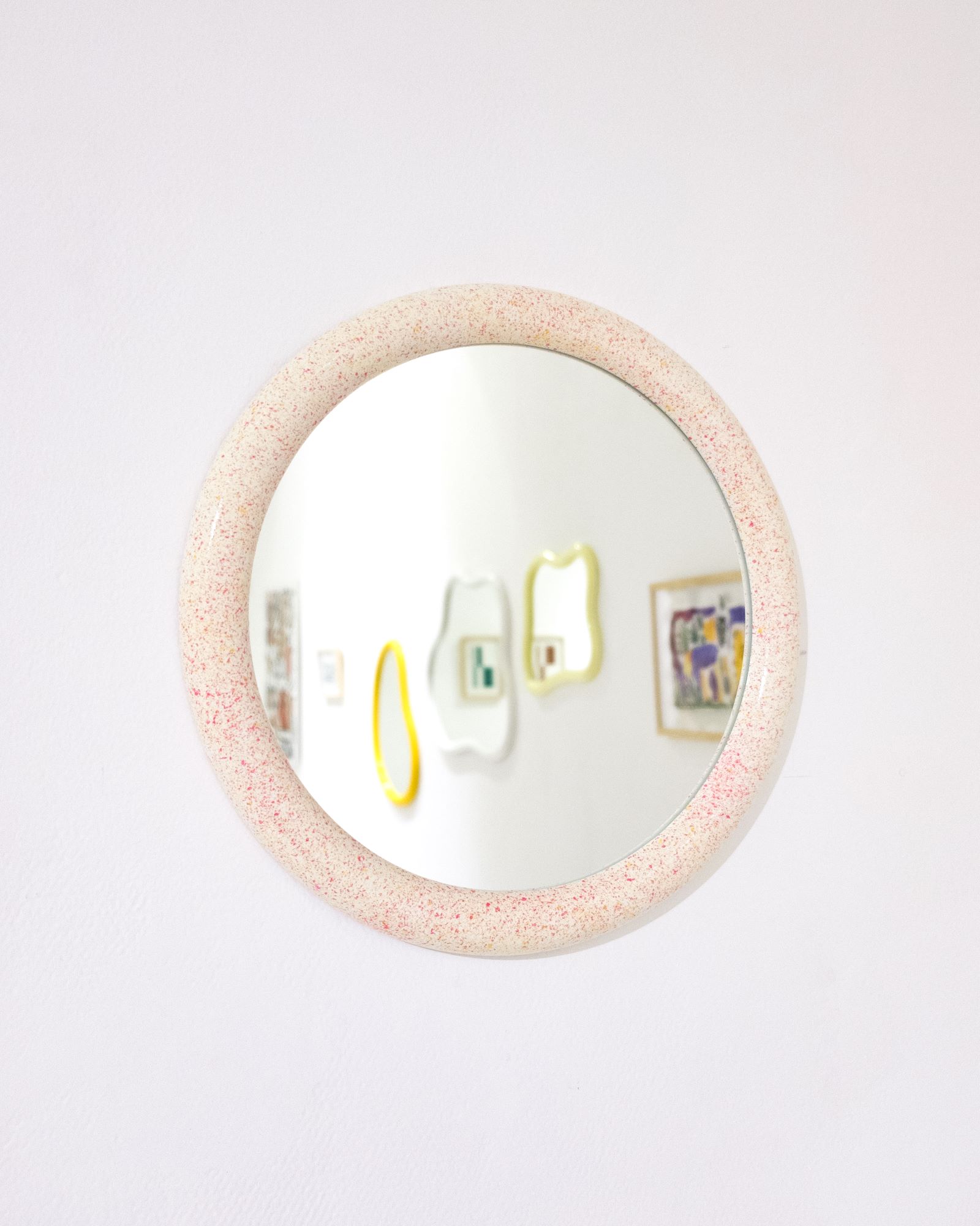 Круглое зеркало Sophie #2 от Romi в текстурной деревянной раме