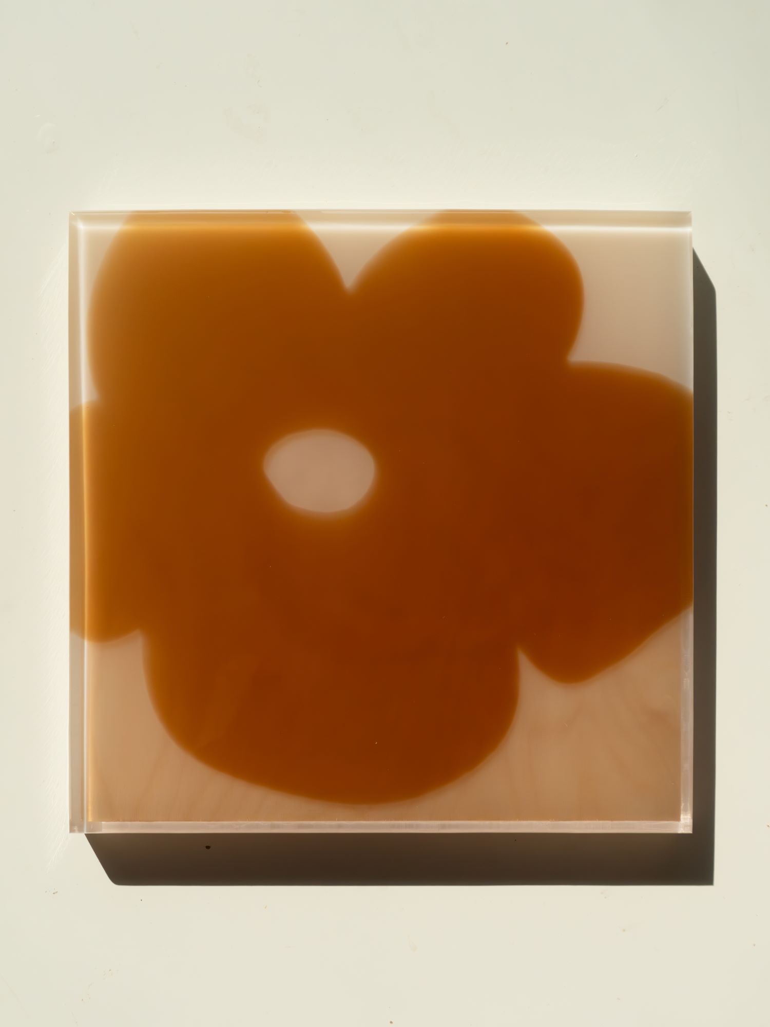 Ягодный оттенок цветка в эпоксидной квадратной скульптуре Berry Petal