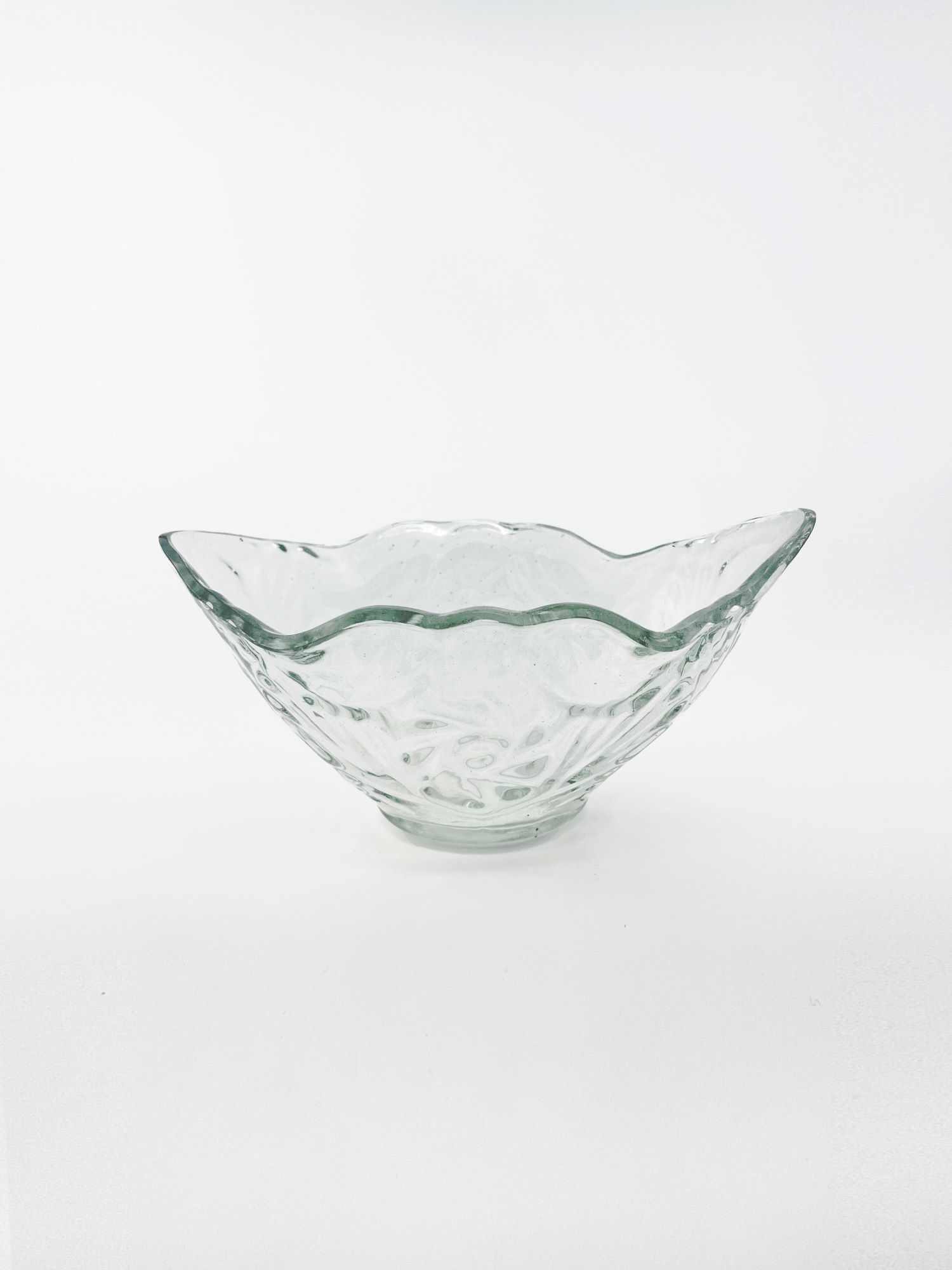 Хрустальный салатник «Большая Медведица» с волнистыми краями и перламутровой фактурой