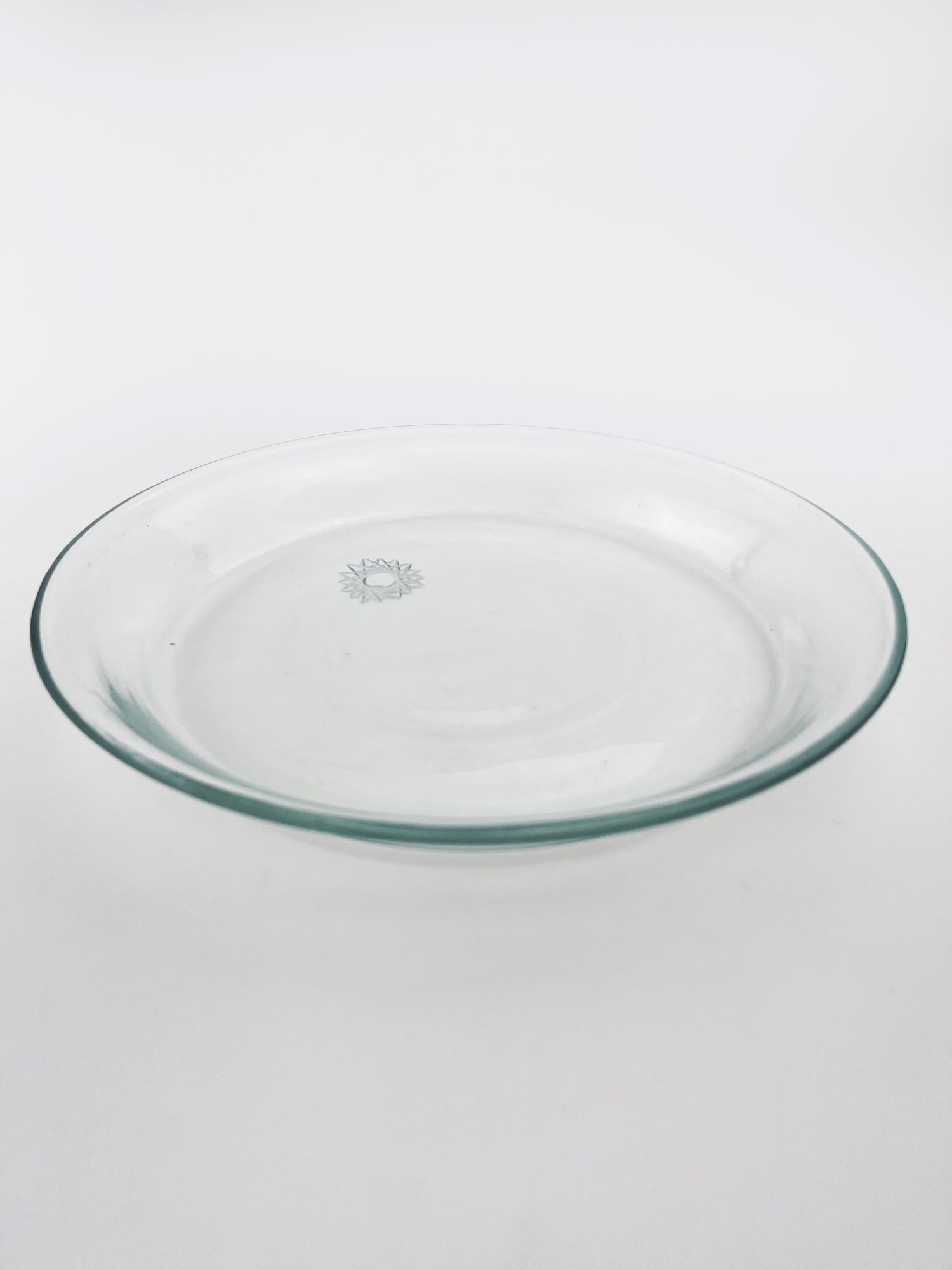 Прозрачное стеклянное блюдо «Кассиопея» с гравировкой в центре