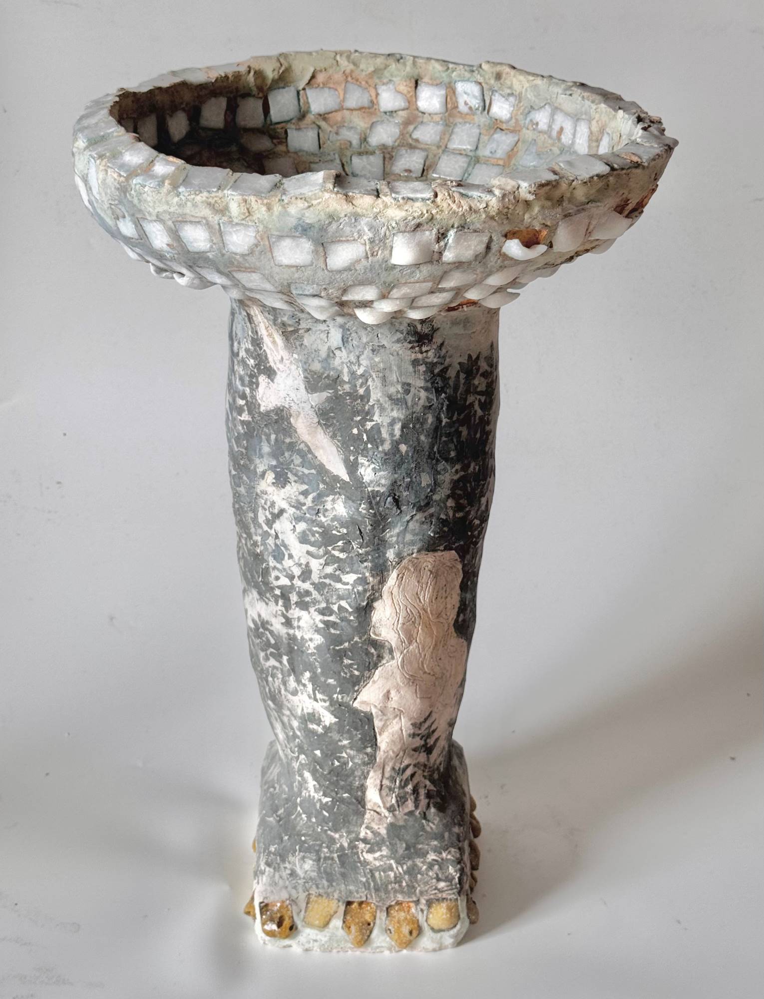 Крупная авторская ваза «Близко-далеко» из керамики и стекла, арт-декор