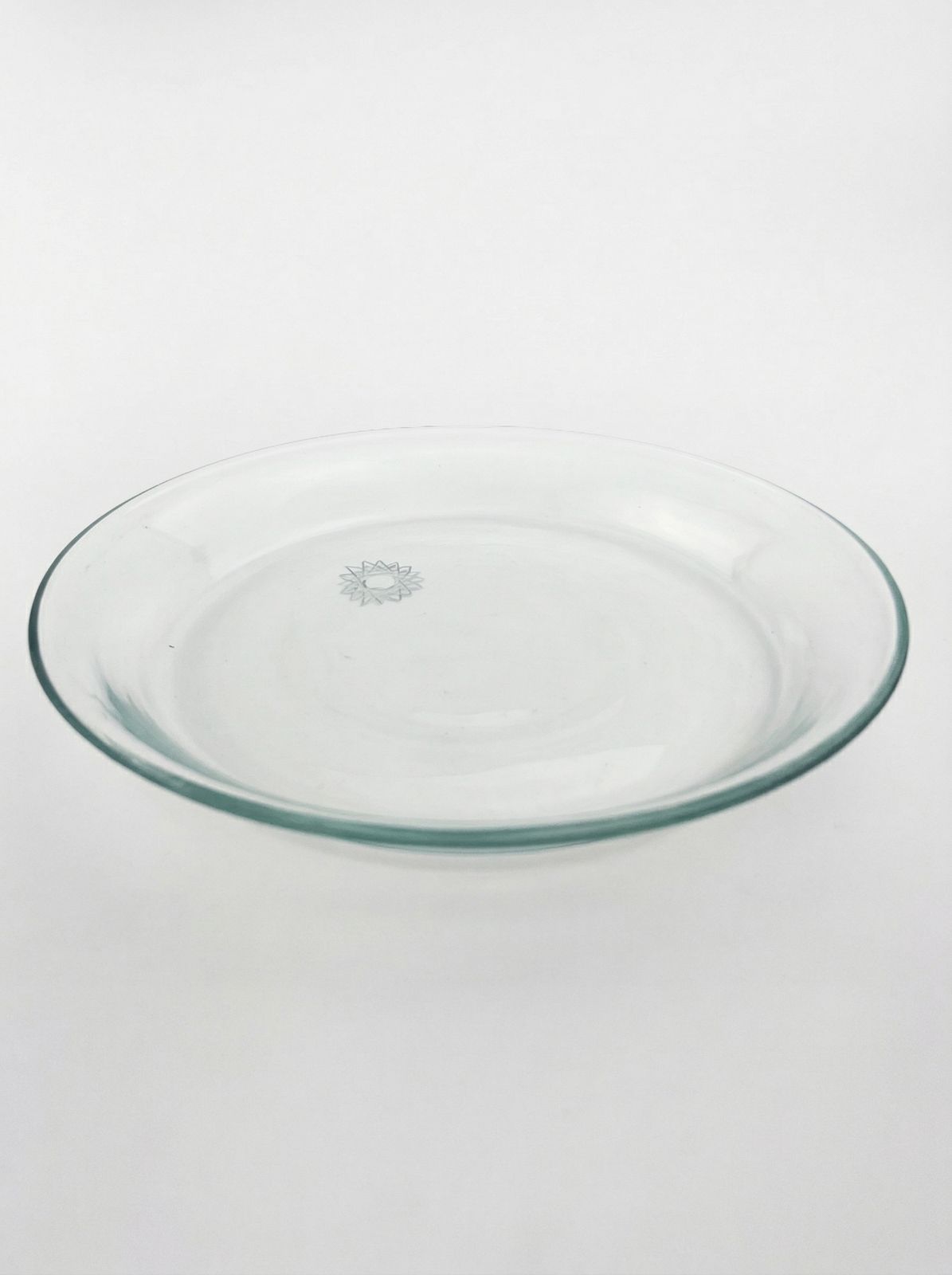 Прозрачное стеклянное блюдо «Кассиопея» с гравировкой в центре